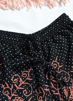 Черные шорты в горох с вышивкой topshop размер 36 с4 фото
