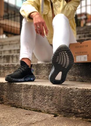 Крутые женские кроссовки adidas yeezy boost 350 черные с текстурой10 фото