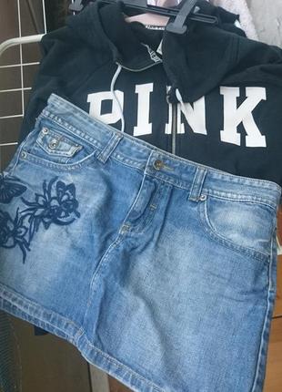 Крутая джинсовая юбка с вышивкой