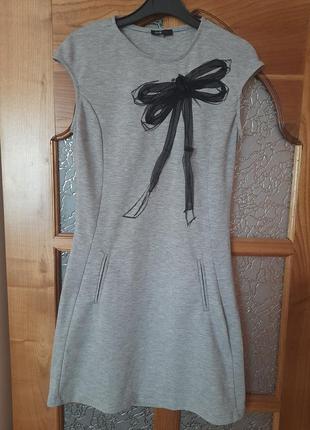 Красивое платье из плотного трикотажа. размер 42-44