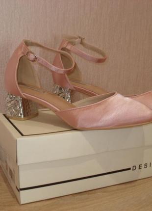 Нарядные нежные розовые  босоножки открытые туфли 24.5-25 см