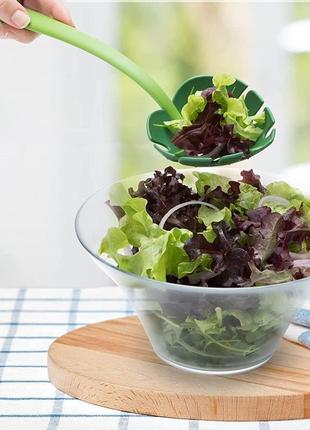 Ложка для салатів та спагетті шумівка у вигляді листка з прорізами пластмасова jungle spoon