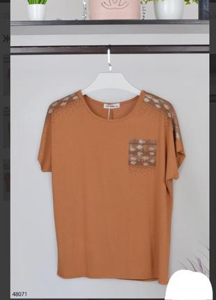Стильная коричневая футболка со стразами большой размер батал1 фото