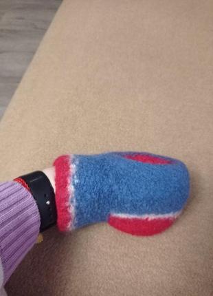 Рукавичка -подстаканник.