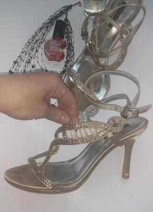 Босоніжки беж