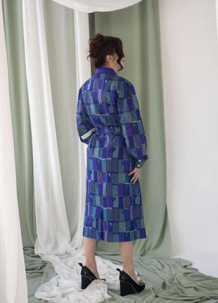 Интересное винтажное платье с абстрактным принтом7 фото