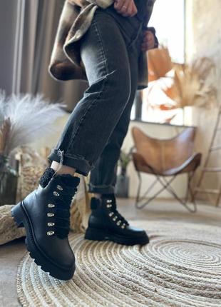Трендові черевики з декоративним хутром, чорні, натуральна шкіра, демі/зима