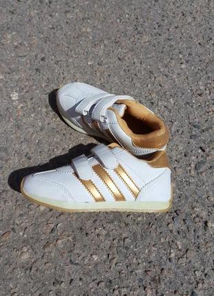 Кросівки adidas р. 30