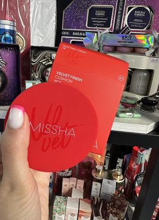 Тональний кушон із матовим фінішом missha velvet finish cushion spf 50, тон 21 світлий беж2 фото