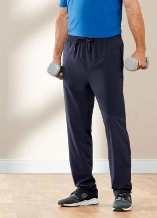 Спортивні штани прямі на резинці з карманами для чоловіка crivit 58 темно-синій