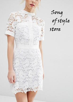 Asos короткий приталене мереживне плаття з контрастною підкладкою