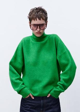 Яскравий новий светр із горлом, зелений насичений у стилі zara