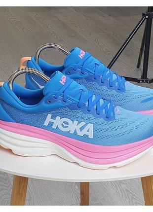 Новая пара кроссовок hoka one one
