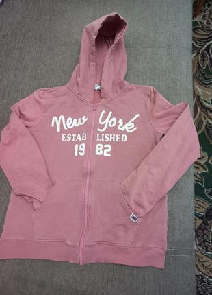 Кофта на змейке с капюшоном.