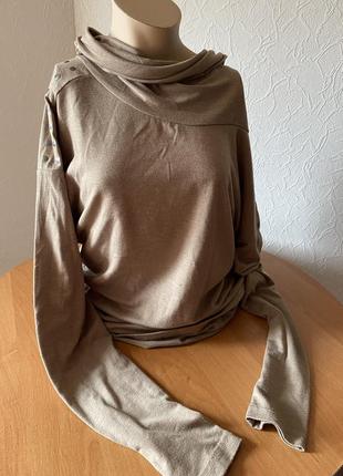 Бежевый гольф водолазка