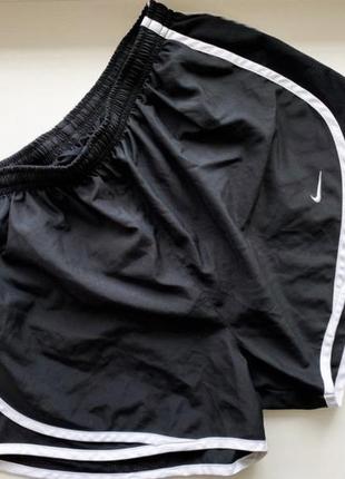 Якісні спортивні шорти nike dri-fit , розмір м