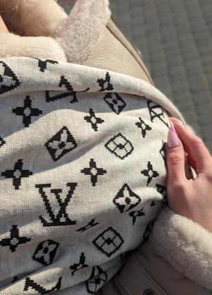 Двухсторонний шарф louis vuitton.