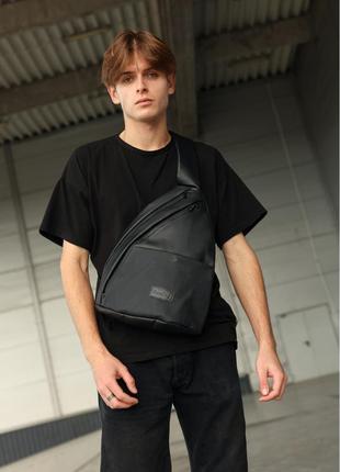 Мужская сумка через слинг плечо brooklyn черная с перфорацией экокожа6 фото
