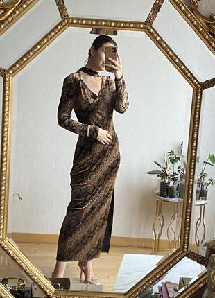 Сукня з чокером максі плаття бархатне велюр декольте коричнева з позолотою у смужку смугаста
