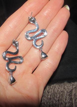 Серебристые серьги змеи зеленые кристаллы, новые! арт. 55414 фото