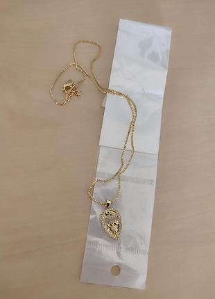 Геометрическая подвеска украшена цирконами на длинной цепочке2 фото