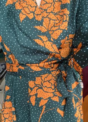 Платье миди ниже колена зеленая в горошек принт оранжевые цветы с поясом сатиновая платья3 фото