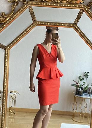 Платье красное мини платье баска с баской футляр выше колена вырез2 фото