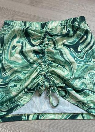 Актуальная юбка мини, в мраморный принт, с утяжкой, стильное, модное, трендовое3 фото
