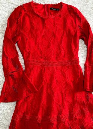 Яркое красное кружевное платье boohoo3 фото