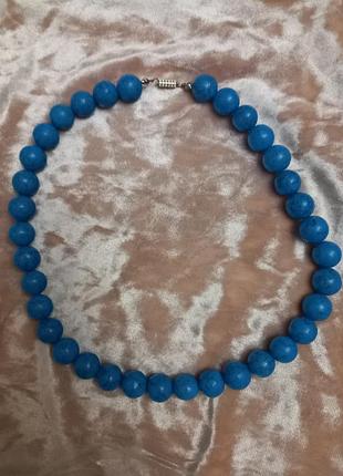 Бусы, бижутерия в идеале.