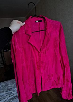 Рубашка цвета фуксия с широкими рукавами