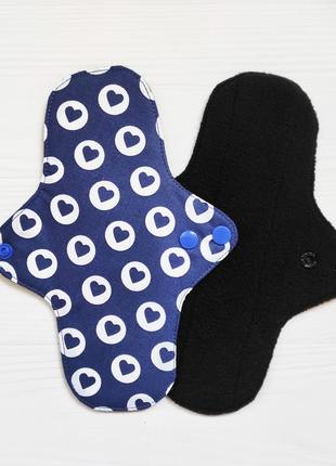 Многоразовые прокладки для критических дней с сердечками. большой выбор тканей.