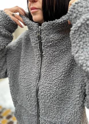 Жіноча куртка тедді 
нова колекція весна 2024
тканина хутро тедді ( туреччина) 
без підкладу
реал фото!8 фото