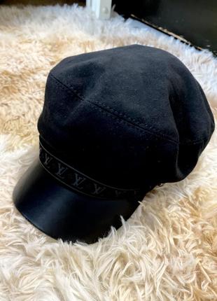 Жіноча фуражка
