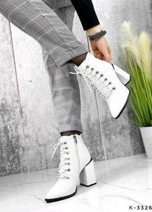 Натуральні шкіряні білі демісезонні та зимові ботильйони - черевики пітон на шнурівці на підборах5 фото