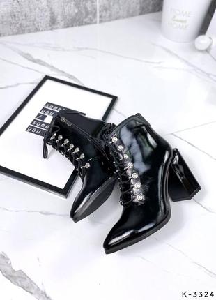 Натуральні шкіряні лаковані чорні демісезонні та зимові ботильйони - черевики на шнурівці на підбора4 фото
