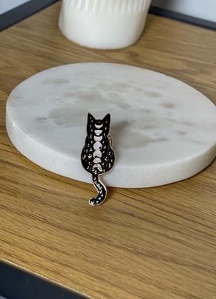 Пин значок металлический лунный черный кот