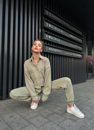 Жіночий костюм