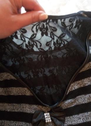 Чорна кофта зі вставками гіпюру в сіру смугу ажурна спина джемпер реглан светр3 фото