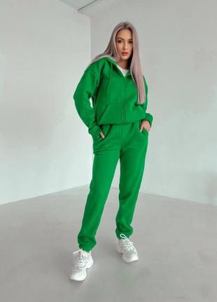Новый спортивный костюм зеленый