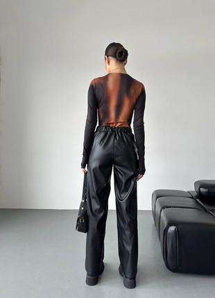 Штани жіночі чорні з еко-шкіри на флісі теплі4 фото