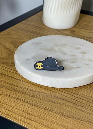 Пин значок металлический сонный ленивец