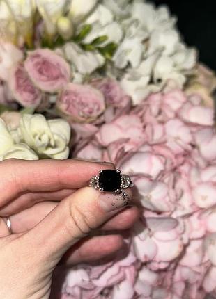 Срібна каблучка з квадратним каменем гранатом. чехія