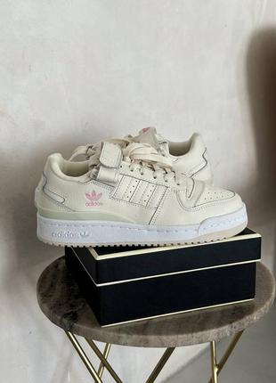 Класні жіночі кросівки adidas forum low 84 cream pink бежеві6 фото