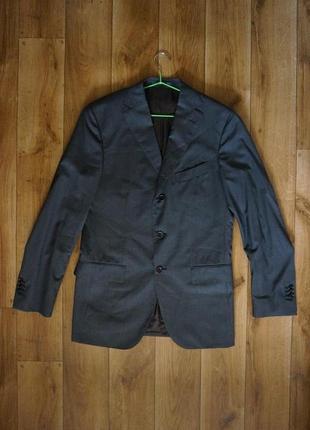Продается, стильный ,мужской пиджак ( есть нюанс) massimo dutti