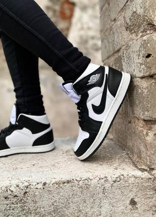 Кросівки nike air jordan 1 retro mid black white2 фото