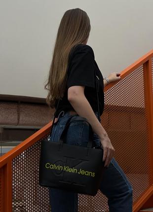 Женская сумка calvin klein на плечо вместительная а4 сумка шоппер для работы черная3 фото