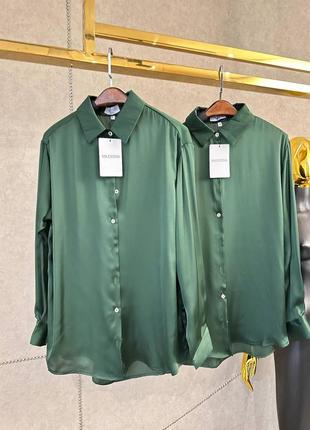 Рубашка в стиле valentino изумрудная зеленая сатин шелк