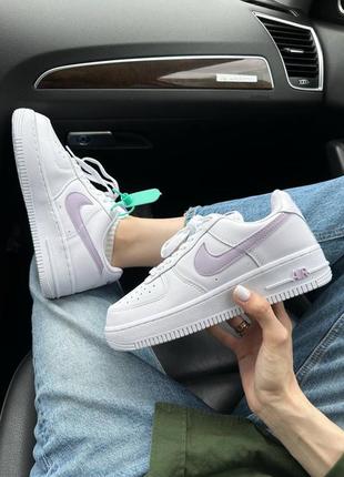 Прекрасные женские кроссовки nike air force 1 low white purple белые с сиреневым2 фото