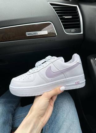 Прекрасные женские кроссовки nike air force 1 low white purple белые с сиреневым1 фото